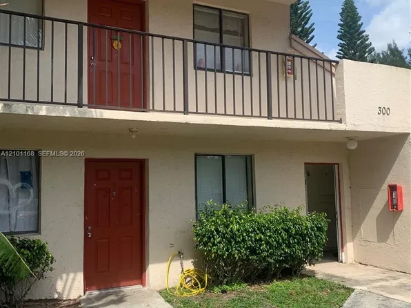 300 Nottingham Cir APT J, Greenacres, FL 33463