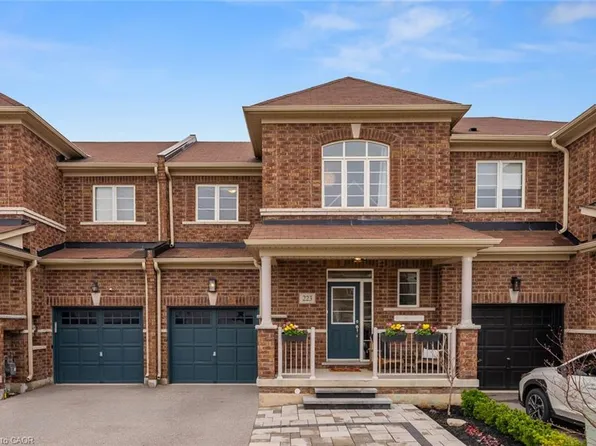 223 Skinner Rd, Hamilton, ON L8B 1X2