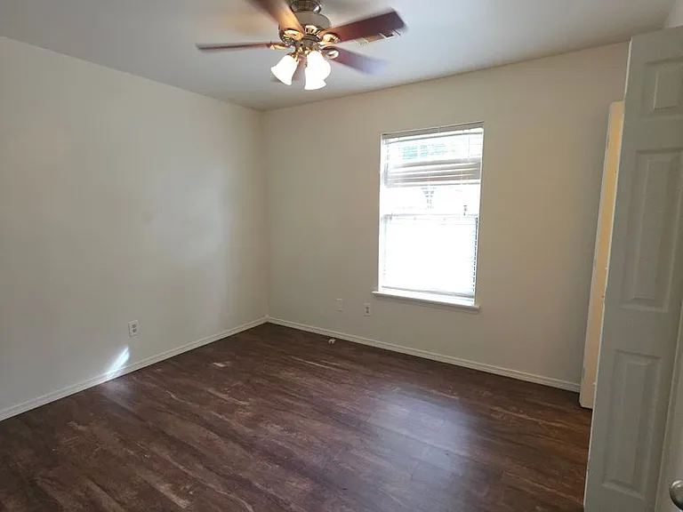 611 Preston Dr — Photo 9