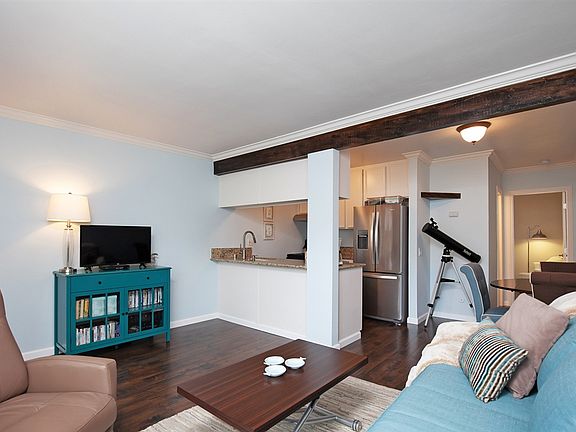 5th image of 615 Vine St Unit 33
