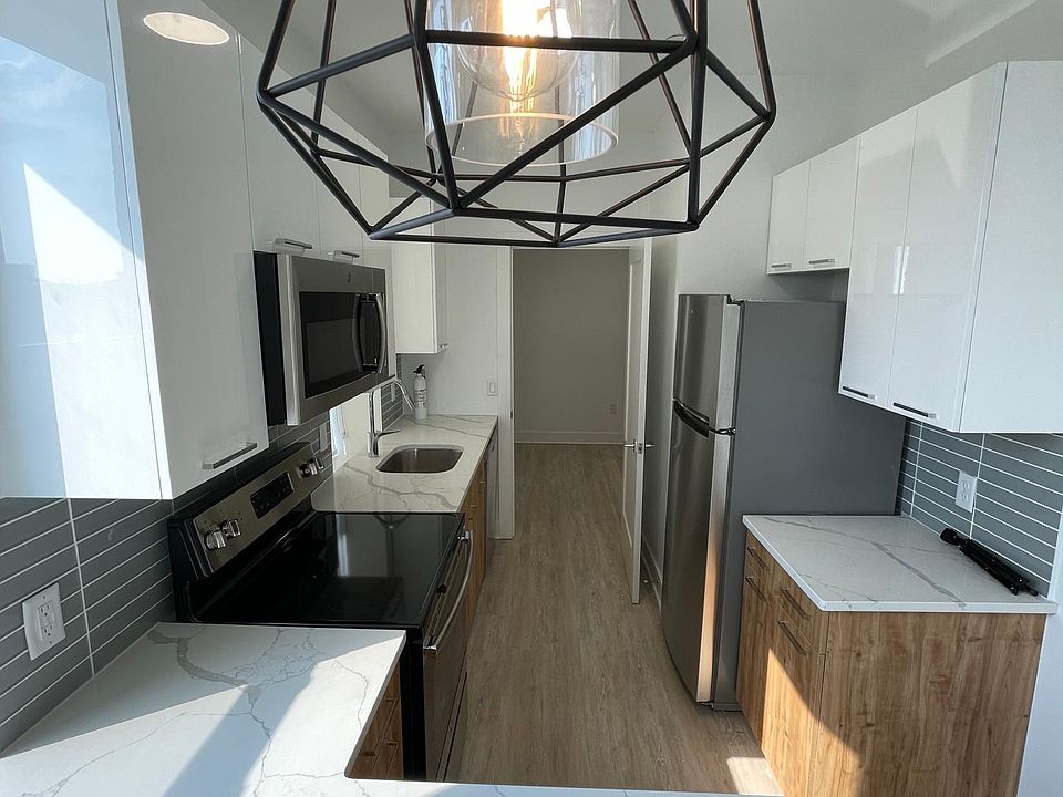 Kitchen (view 1)