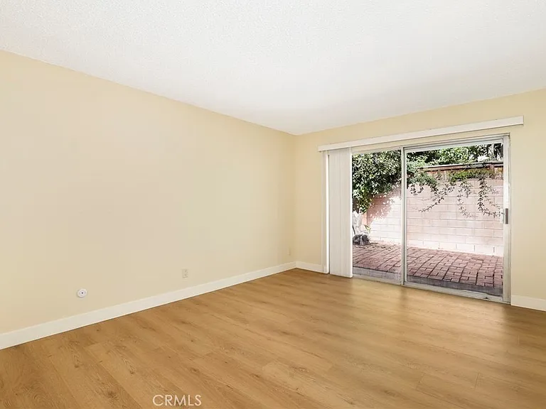 20017 Hemmingway St — Photo 28