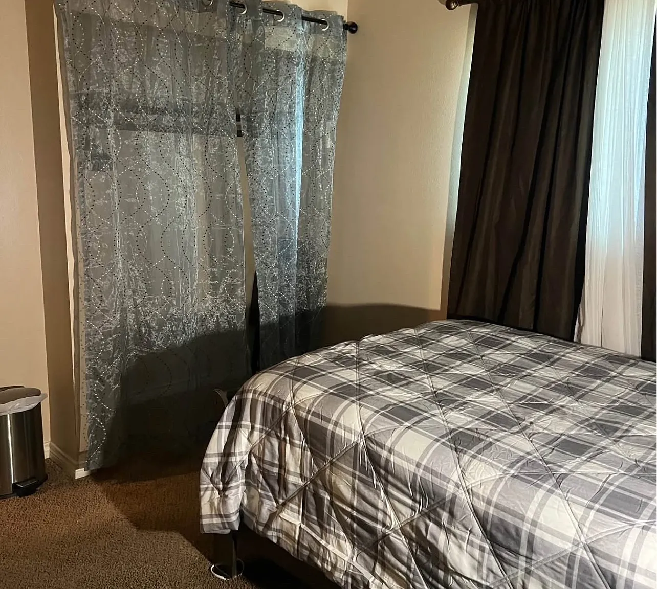 3 bed, 850 sqft, $595 — Photo 1