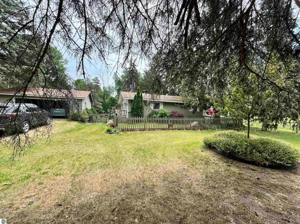 3465 Russell Ct, Standish, MI 48658