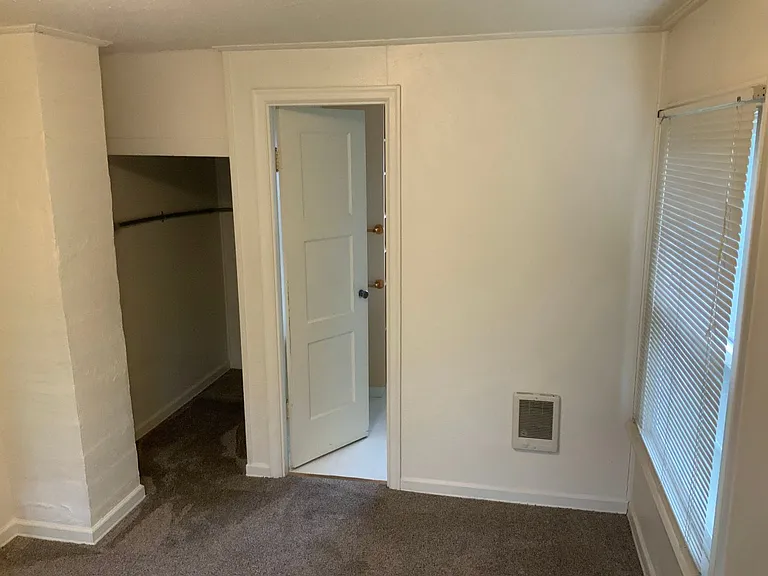 1 Bedroom duplex in downtown Eugene — Photo 8