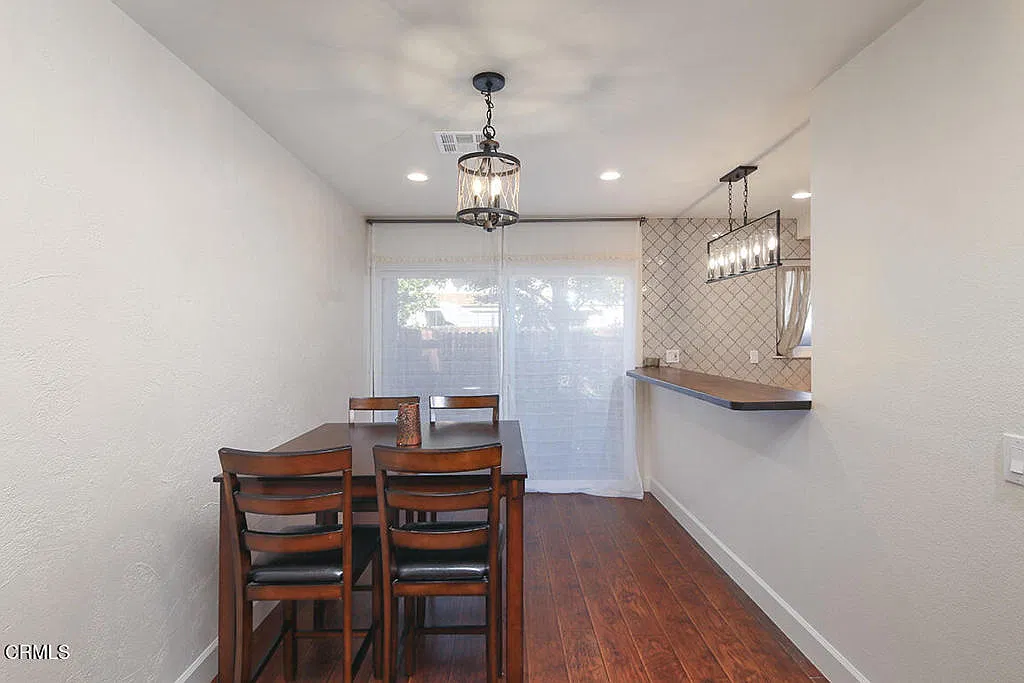 3 bed, 2.5 bath, 1514 sqft, $3,700 — Photo 4