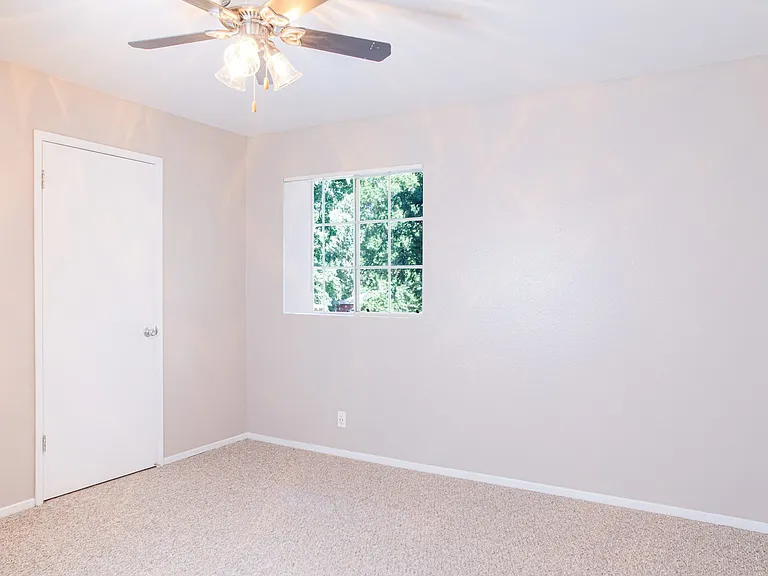 Pomona Townhomes — Photo 16