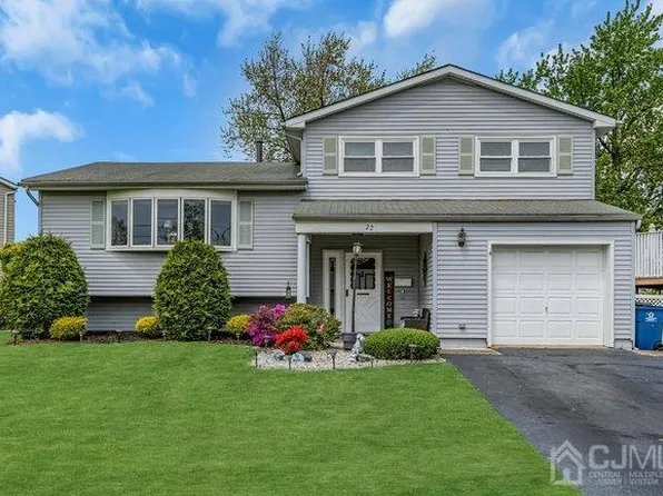 22 Dublin Ln, Hazlet, NJ 07730