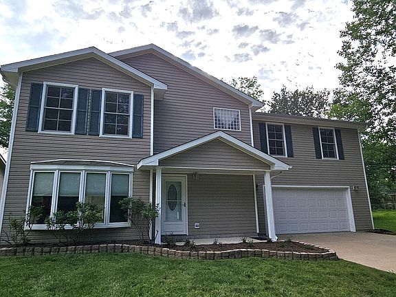 3rd image of 120 N Lark Ln