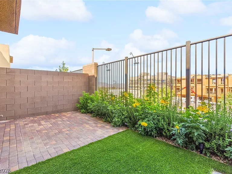 680 Echelon St — Photo 5