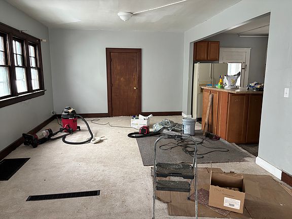 3rd image of 902 W North St