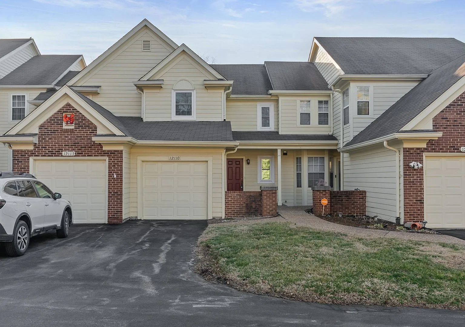 Coming Soon - Spacious 2-Bed, 3.5-Bath Townhouse With Stunning Lake Views — Photo 1