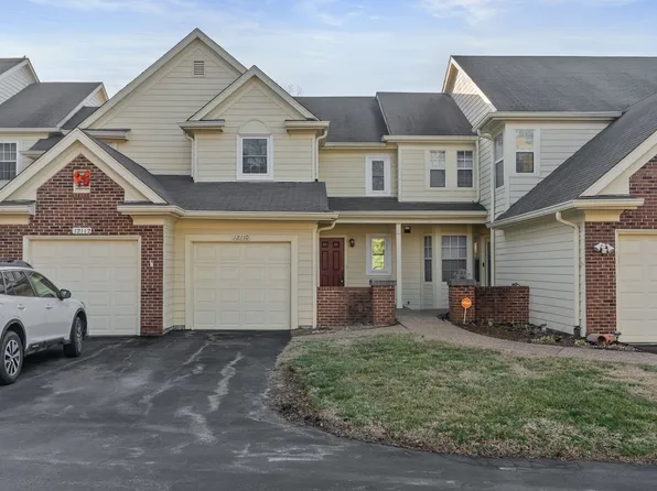 12110 Autumn Lakes Dr, Maryland Heights, MO 63043