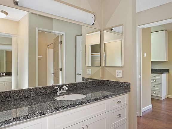 4th image of 300 Rolling Oaks Dr APT 131