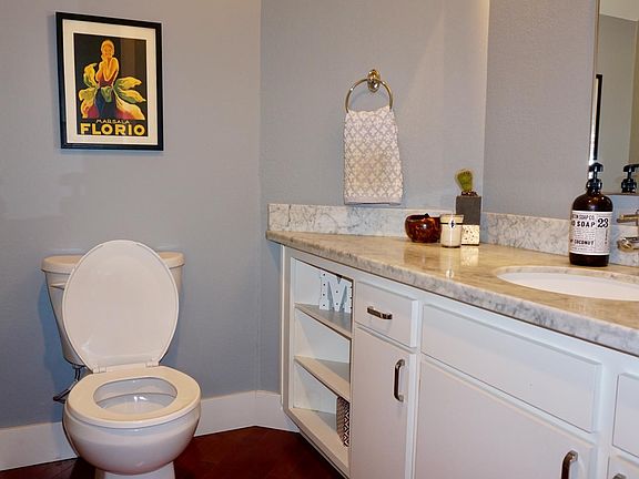 4th image of 1940 Stockton St APT 104