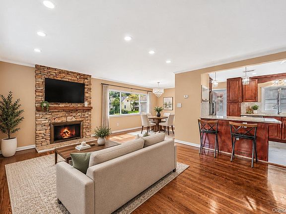 3rd image of 5 Willets Drive