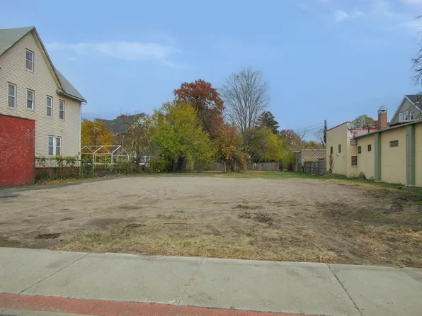 349 Walnut St, Springfield, MA 01105