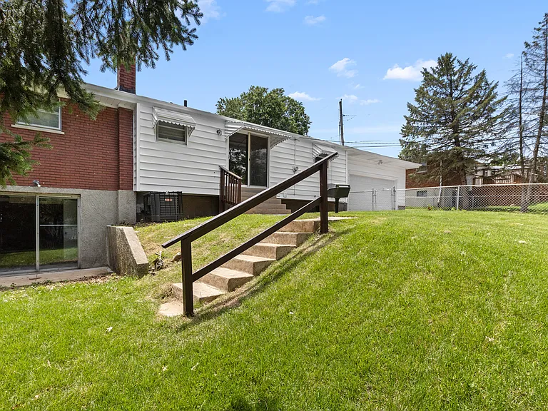 901 Cadora Dr — Photo 25