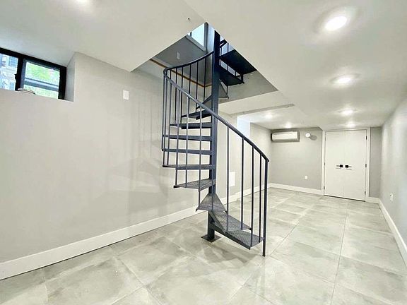 5th image of 245 Sullivan Pl #G10a