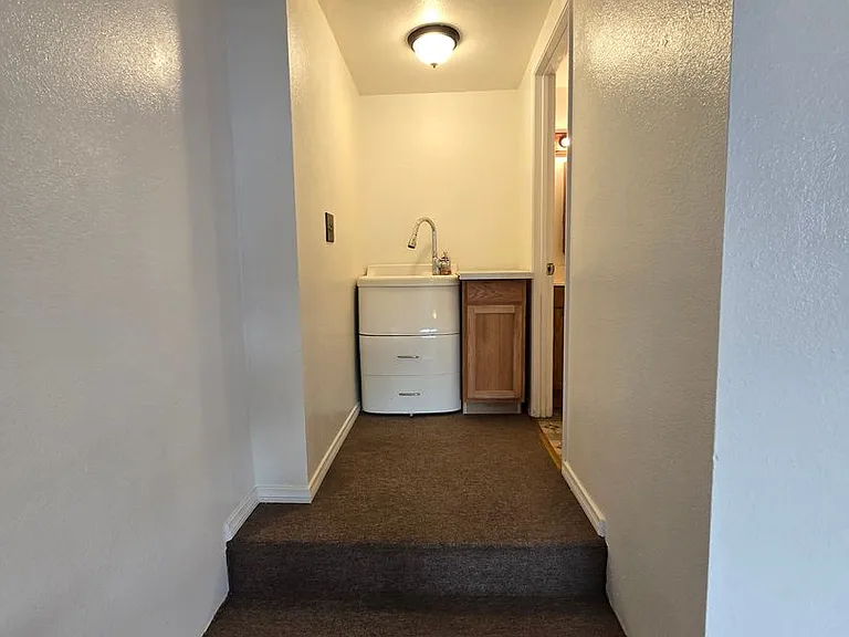 562 Jefferson Ave — Photo 3