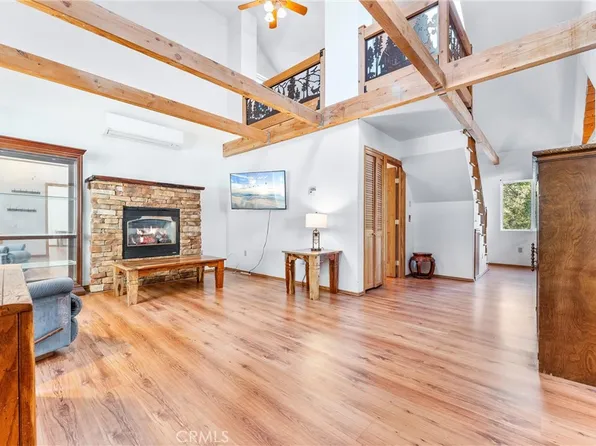 22578 Waters Dr, Crestline, CA 92325