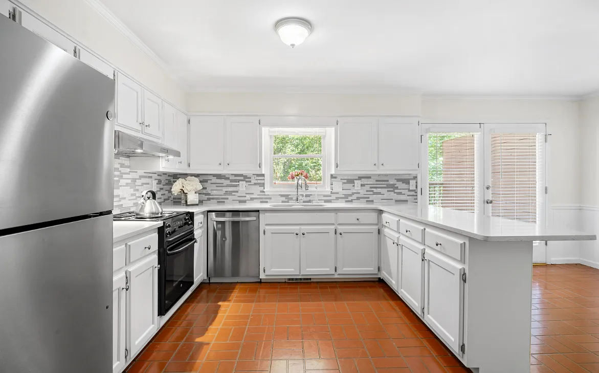 3 bed, 2.5 bath, 1364 sqft, $2,700 — Photo 3
