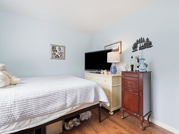 5th image of 18 Waterview Dr #18