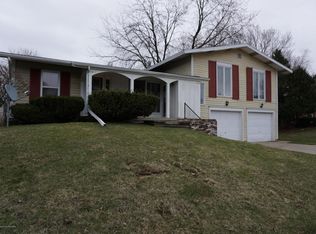 2817 Stoneleigh Dr, Lansing, MI 48910