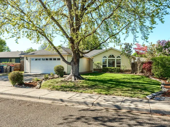 1165 Gatepark Dr, Central Point, OR 97502