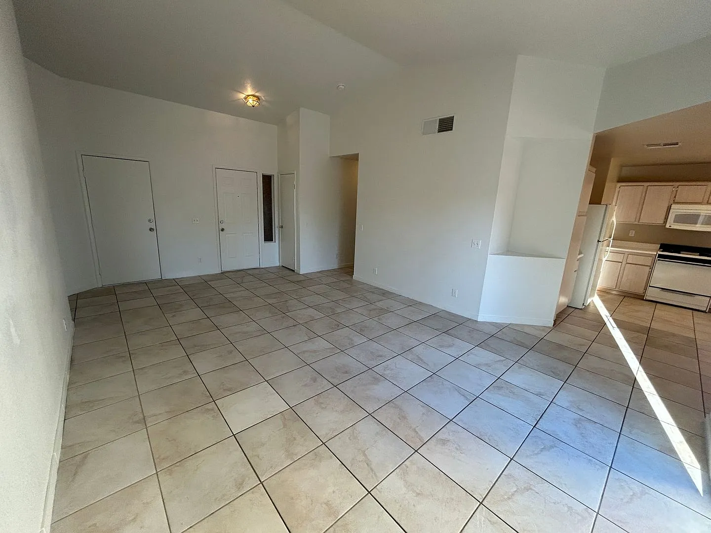 Single story with tile in most living areas. Huge backyard. — Photo 4