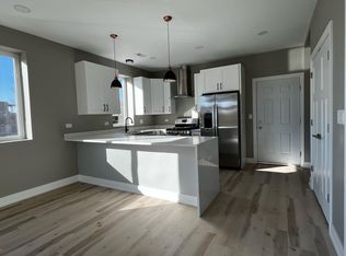 226 E 48th St #2W, Chicago, IL 60615