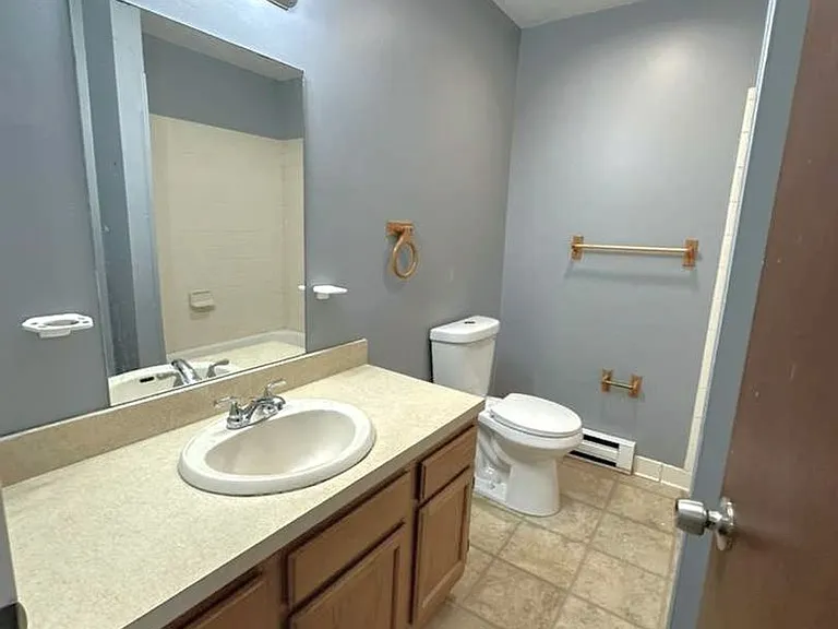 176 Lincoln St — Photo 8