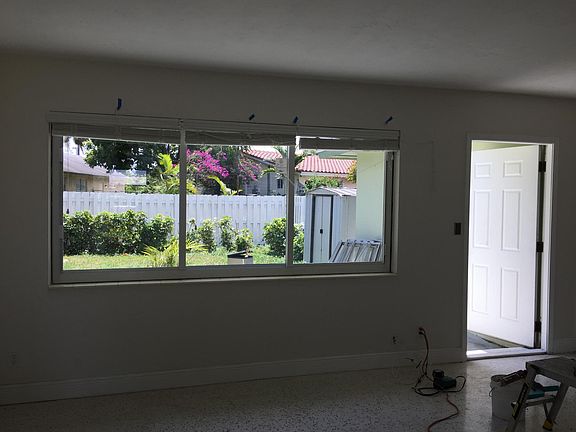 5th image of 218 NE 2nd Pl