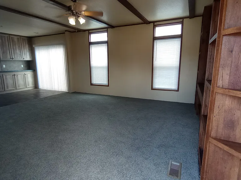 917 Western Trl — Photo 2