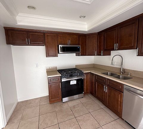 5th image of 2334 Lindsey Ct APT A