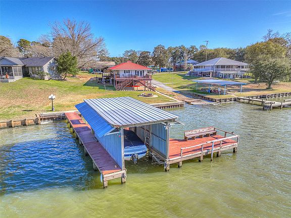 4th image of 226 Sandy Dr