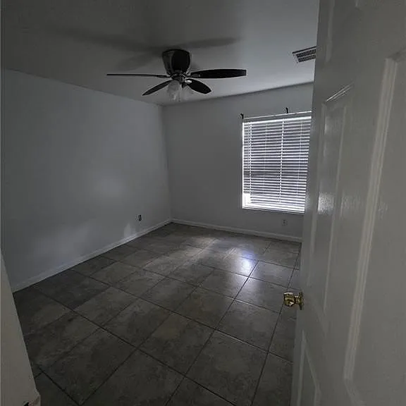 409 Hull Ave S — Photo 4