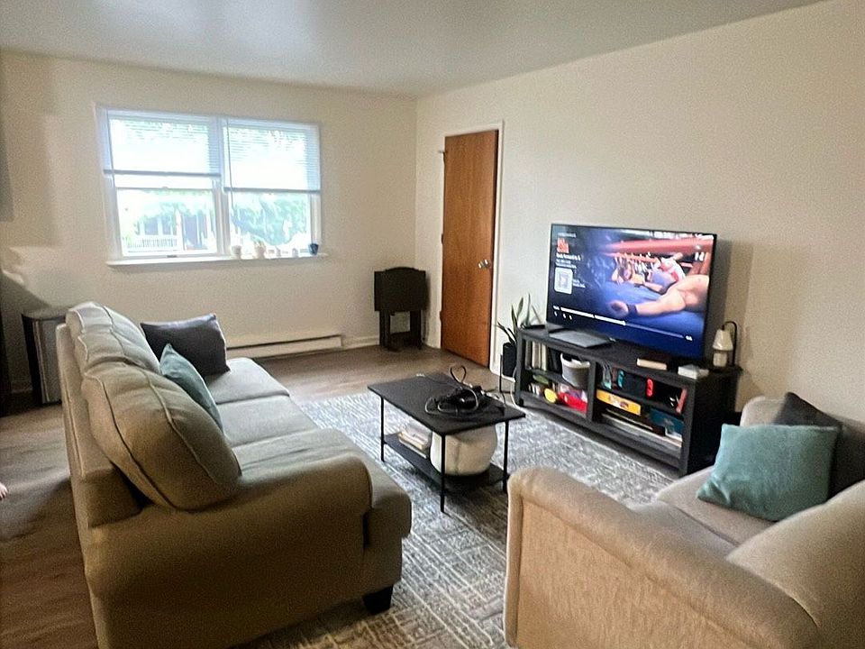 1st image of 558 N Plum St APT 1