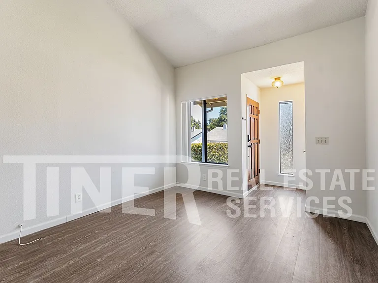 5535 E Knoll Dr — Photo 7