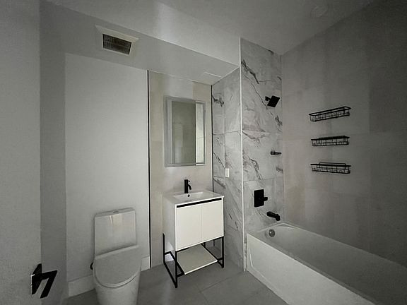 4th image of 320 Forrest St #602
