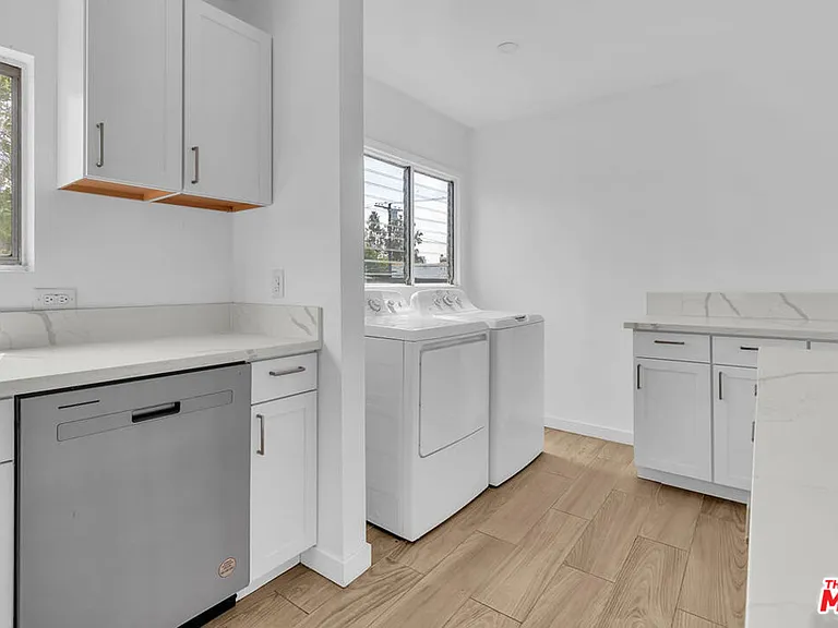 8300 Blackburn Ave — Photo 11