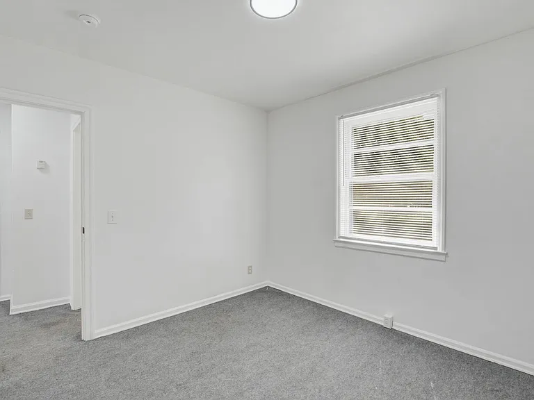 237 Broad St — Photo 33