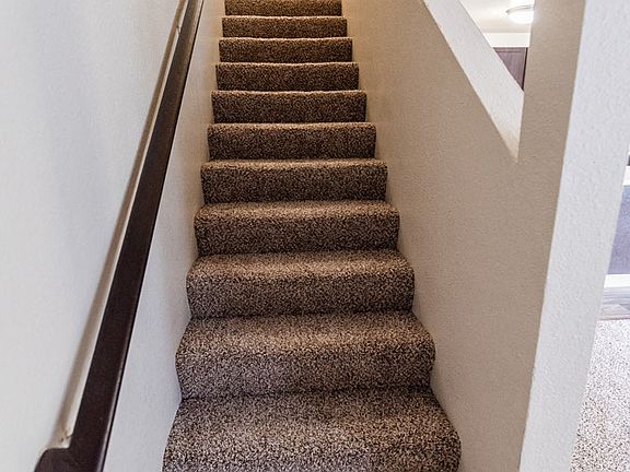 Lakewood Apartments - Southern Pines Apartments - Stairway