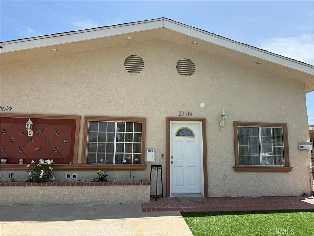 2 bed, 586 sqft, $3,000 — Photo 1