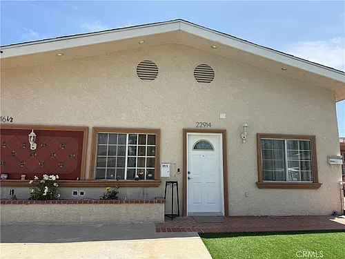 22914 Cantlay St Photo 1