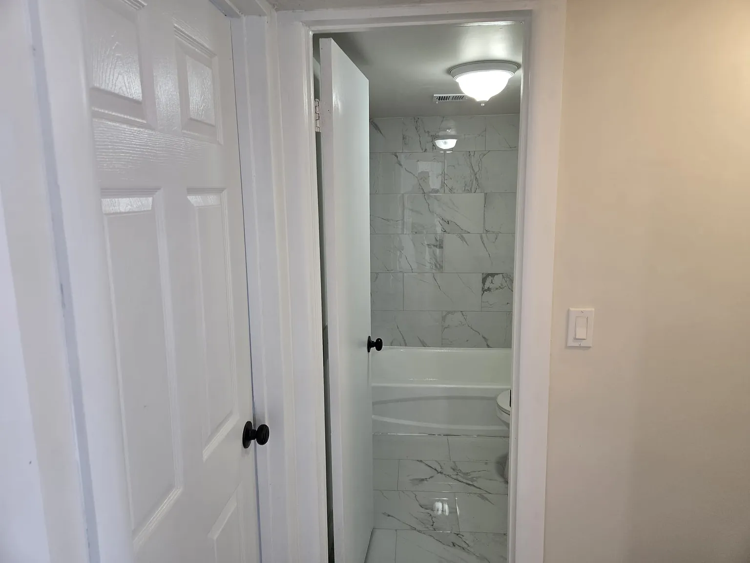 3 bed, 750 sqft, $2,400 — Photo 3