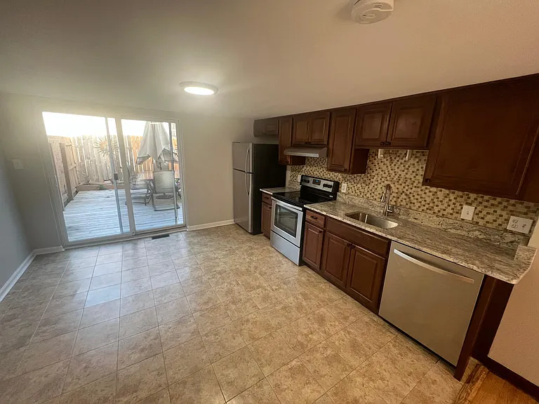 1022 McDowell St — Photo 4