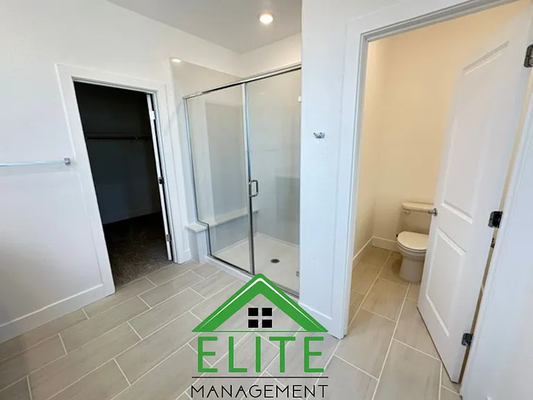 15828 Malibu Dr — Photo 21