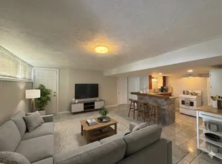 932 Skyline Rd #1A, Selwyn, ON K0L1T0