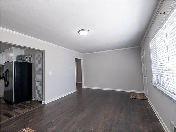 4th image of 2161 Lynn Dr SW